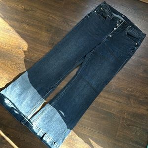 Gap flare button fly